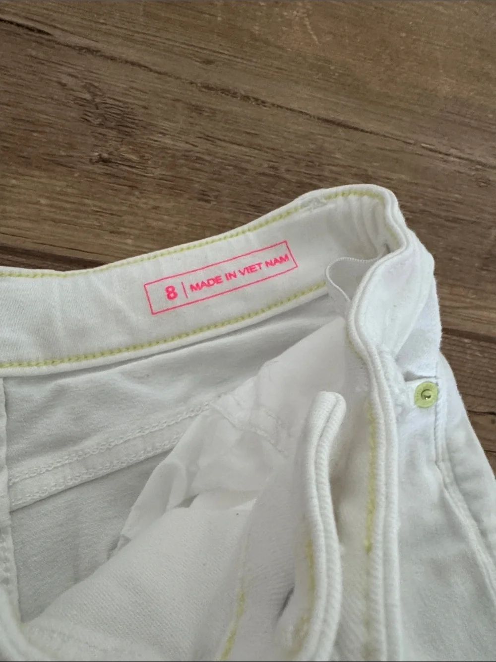 Girls Vineyard Vines White Denim Jean Shorts - Clean Mid Rise Style size 8